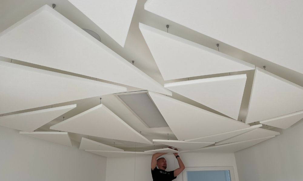 Pristusek-Besprechungsraum_1 Deckeninstallation für Besprechungsräume by Coustiq